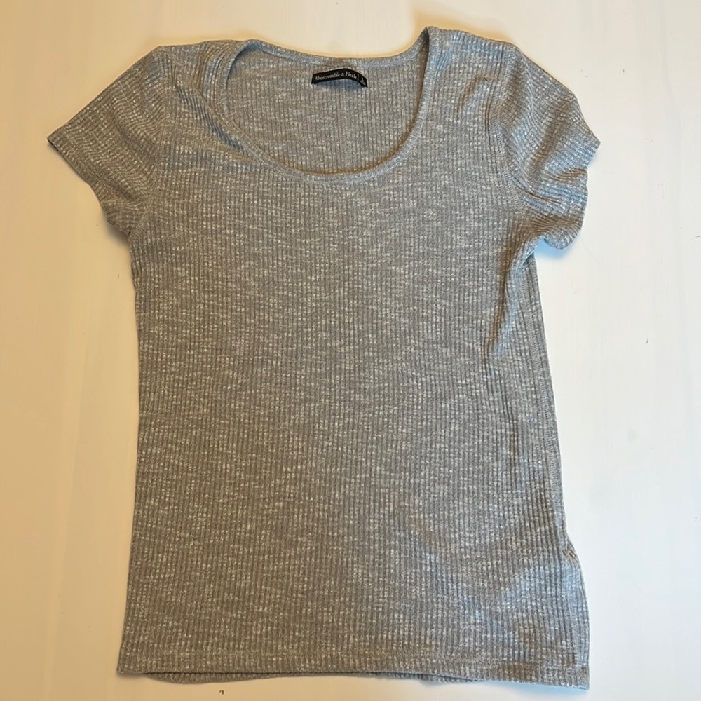 3/$15 🌺 Abercrombie and fitch tee
